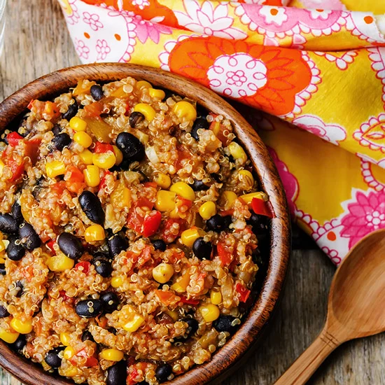 Quinoa Eintopf mit Bohnen, Mais und Peperoni