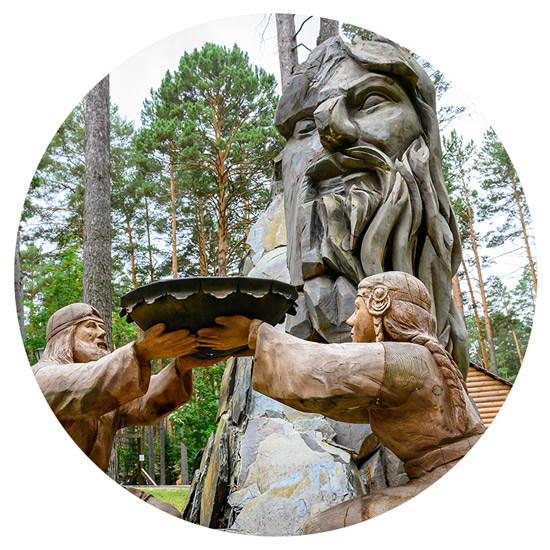 Skulptur sibirischer Völker mit Chaga-Pilz